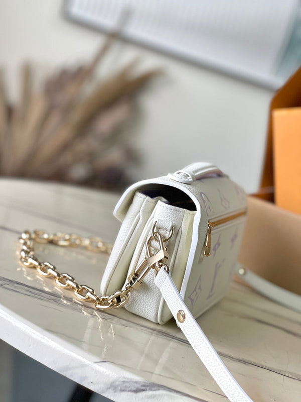 POCHETTE METIS EAST WEST 21 IN PELLE CON STAMPA MONOGRAMMA VIOLA BIANCA