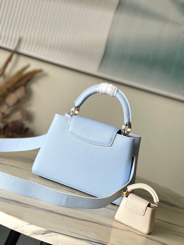 CAPUCINES BB 26 IN BLU CANDY TAURILLON ORO HARDWARE