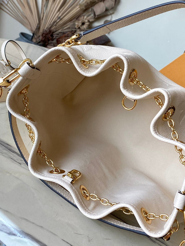 PACCO 28 IN PELLE CREMA CON STAMPA MONOGRAMMA E FERRAMENTA ORO