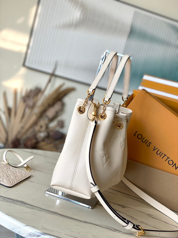 PACCO 28 IN PELLE CREMA CON STAMPA MONOGRAMMA E FERRAMENTA ORO