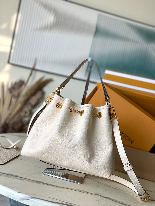 PACCO 28 IN PELLE CREMA CON STAMPA MONOGRAMMA E FERRAMENTA ORO