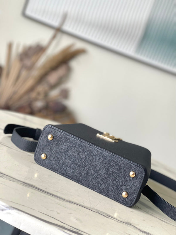 CAPUCINES EAST-WEST MINI 22 IN PELLE DI VITELLO NERA E FERRAMENTA ORO