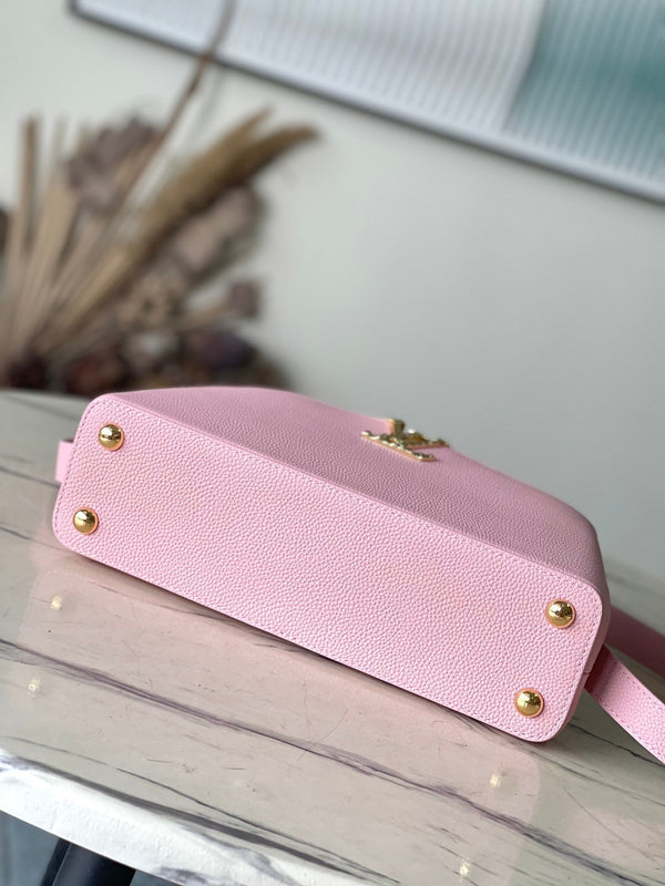 CAPUCINES EAST-WEST 33 IN PELLE DI VITELLO ROSA CIPRIA E FERRAMENTA ORO