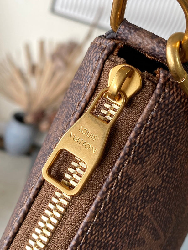 POCHETTE ACCESSORIO XL 28 IN TELA MONOGRAM DUST MARRONE