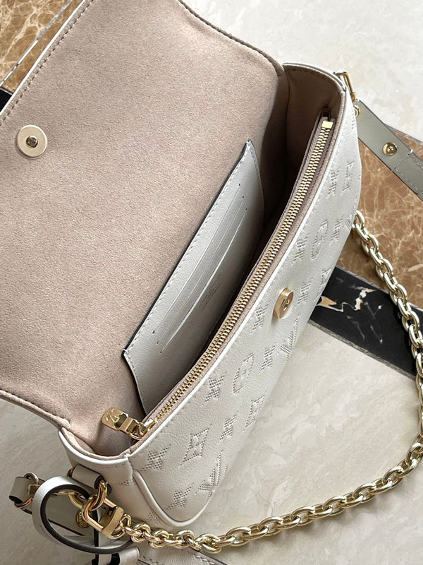 PORTAFOGLIO CON CATENA IVY 23 IN PELLE DI VITELLO TRAFORATA CON MONOGRAMMA BIANCO E FERRAMENTA ORO