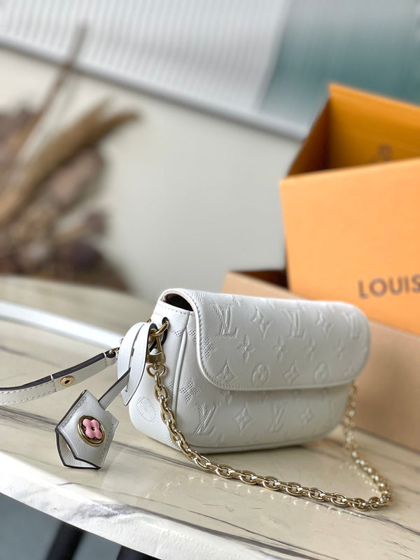 PORTAFOGLIO CON CATENA IVY 23 IN PELLE DI VITELLO TRAFORATA CON MONOGRAMMA BIANCO E FERRAMENTA ORO