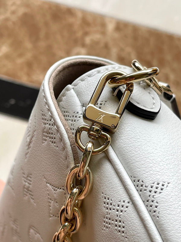 PORTAFOGLIO CON CATENA IVY 23 IN PELLE DI VITELLO TRAFORATA CON MONOGRAMMA BIANCO E FERRAMENTA ORO