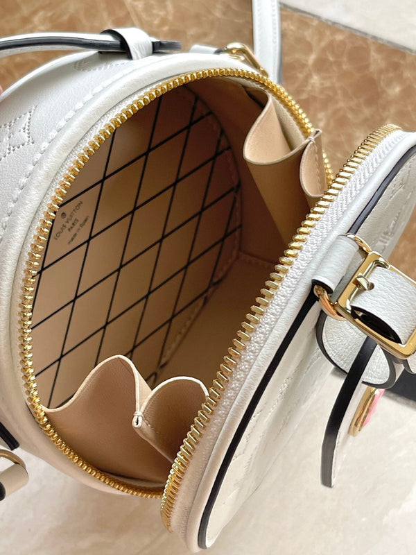 MINI BOITE CHAPEAU 13 IN PELLE DI VITELLO TRAFORATA CON MONOGRAMMA BIANCO