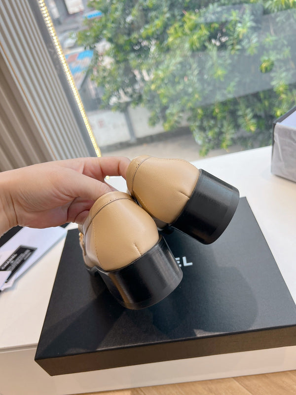 CC Moccasins Beige Chain Lambskin