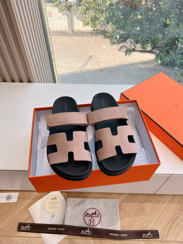 SANDALO CIPRIA IN PELLE DI VITELLO LUCIDA MARTELLATA ROSA PESCA