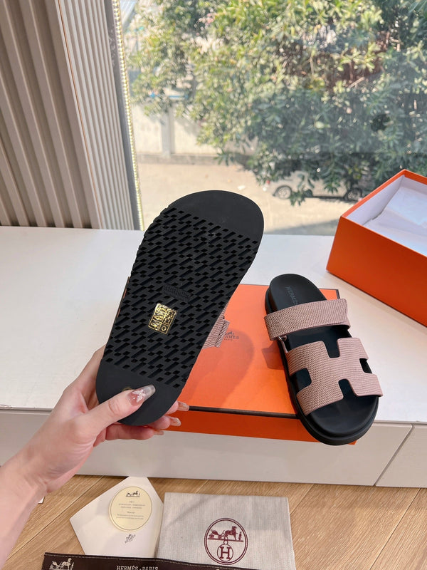 SANDALO CIPRIA IN PELLE DI VITELLO LUCIDA MARTELLATA ROSA PESCA