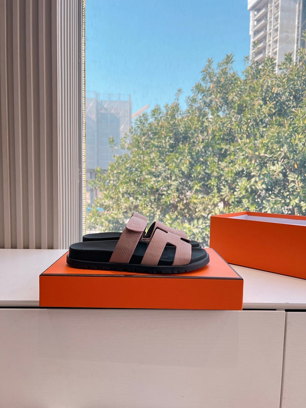 SANDALO CIPRIA IN PELLE DI VITELLO LUCIDA MARTELLATA ROSA PESCA