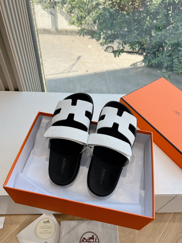 HM Chypre Sandal White Grained Calfskin 202798