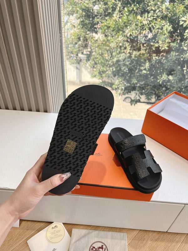 HM Chypre Sandal Black Ostrich Leather 202800