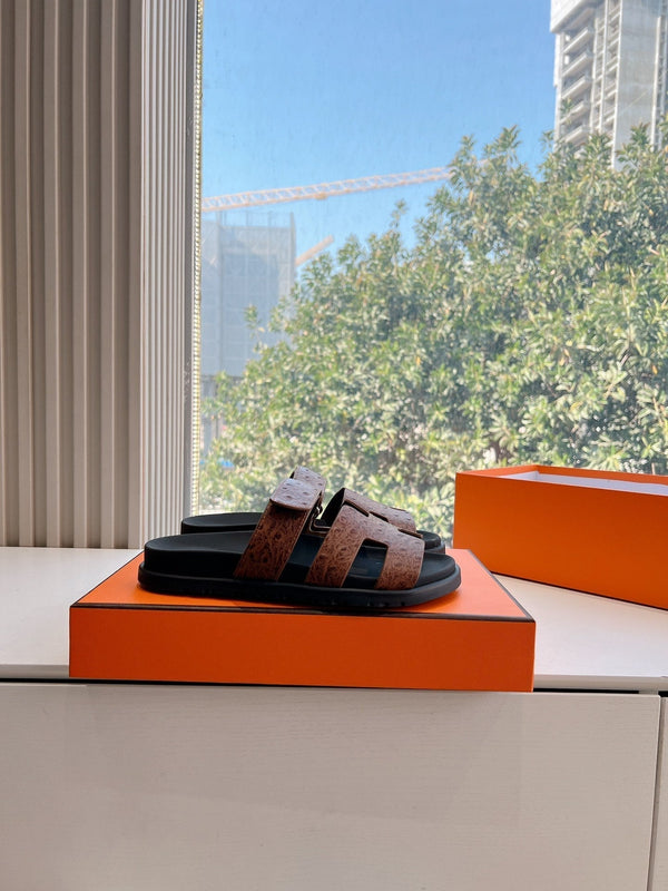 SANDALO CIPRIA IN PELLE DI VITELLO MARTELLATA MARRONE CIOCCOLATO