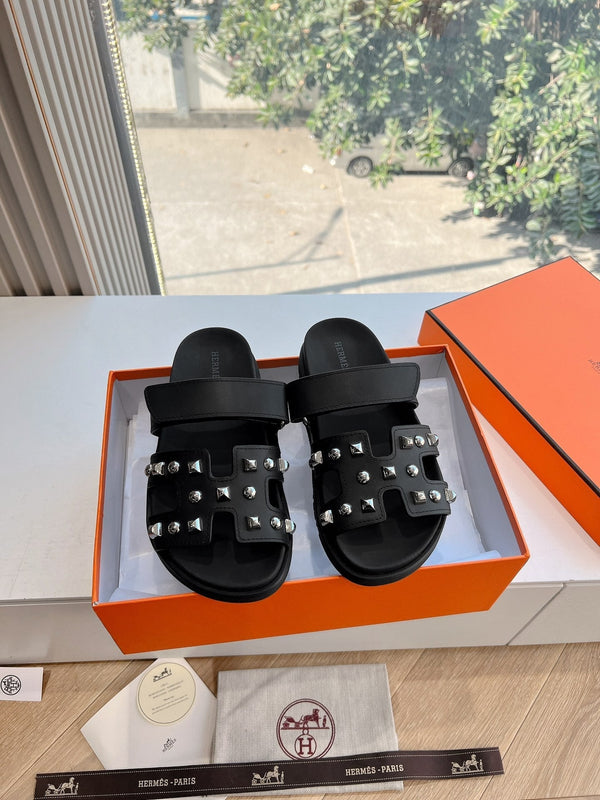 HM Chypre Sandal Black Calfskin mix Studs 202820