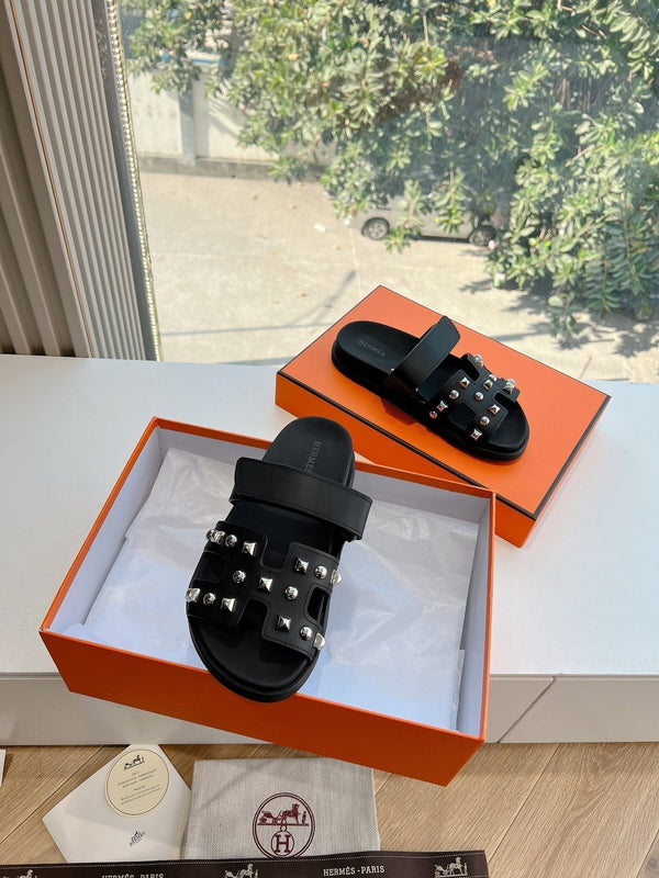 HM Chypre Sandal Black Calfskin mix Studs 202820