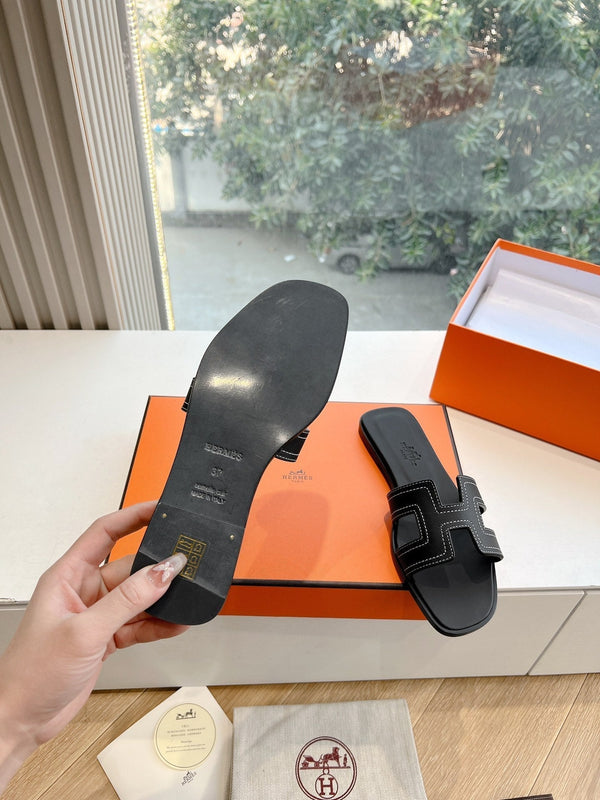 HM 25 Oran Sandal Black Calfskin White Thread Embroidery