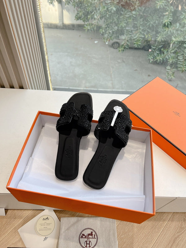 HM 25 Oran Sandal Black Calfskin Rhinestone