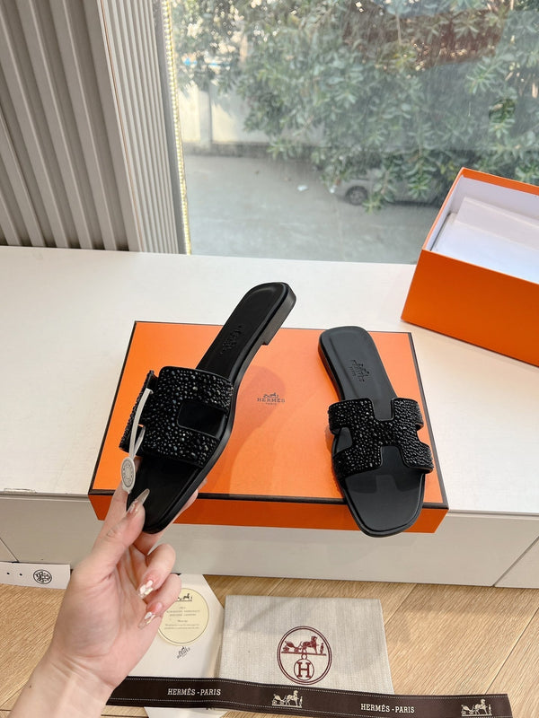 HM 25C Oran Sandal Black Leather With Rhinestone 202830