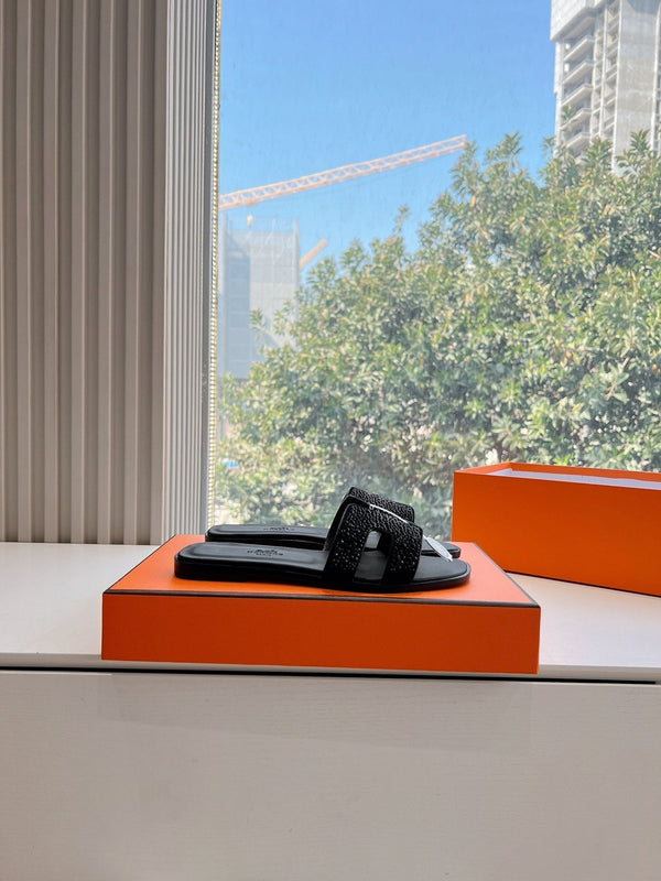 HM 25 Oran Sandal Black Calfskin Rhinestone