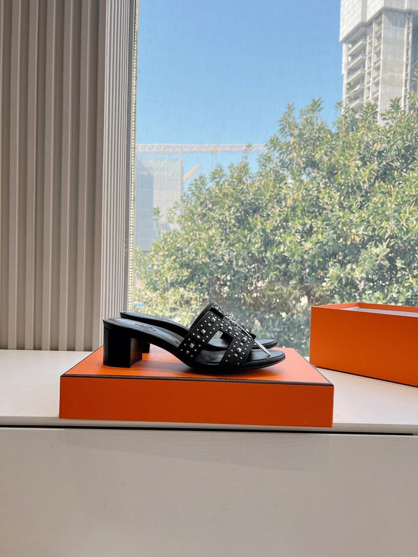 HM 25C Oasis sandal Black Leather with Studs 202838