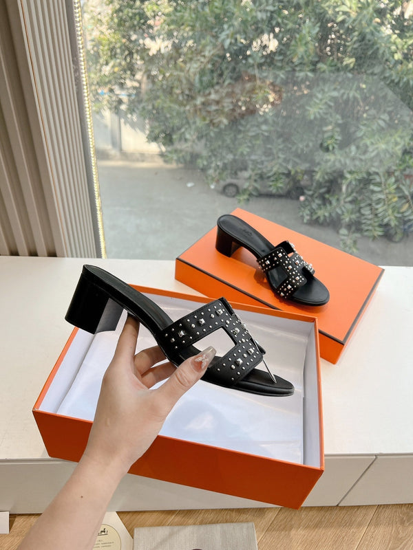 HM 25C Oasis sandal Black Leather with Studs 202838