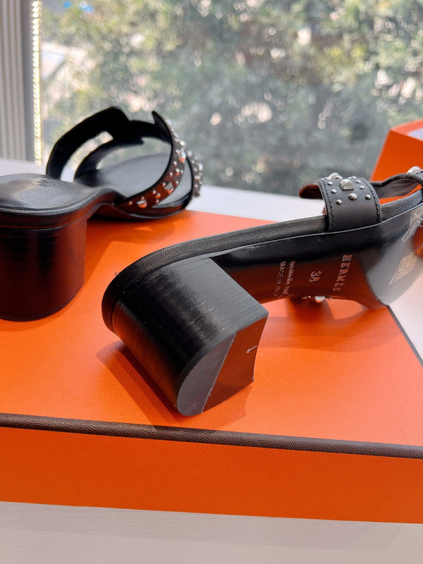 HM 25C Oasis sandal Black Leather with Studs 202838