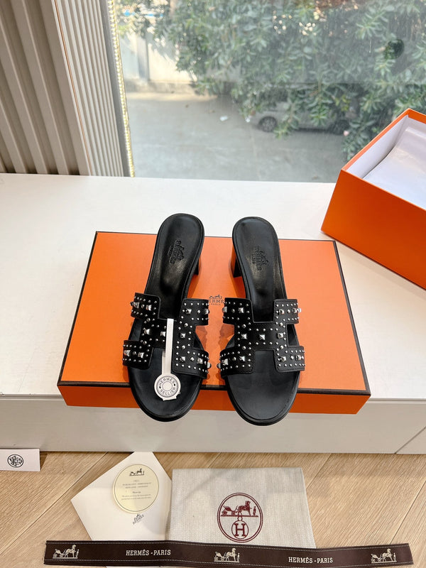 HM 25C Oasis sandal Black Leather with Studs 202838