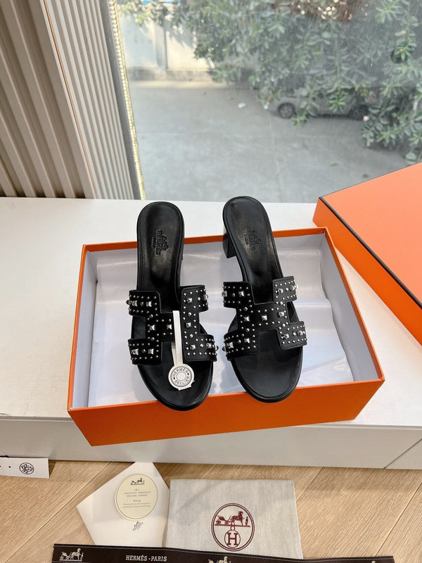 HM 25C Oasis sandal Black Leather with Studs 202838