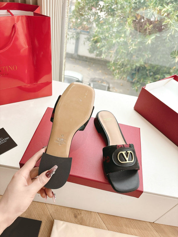 VT 25 Cherryfic Leather Trimmed Slides Black Sheepskin 286496