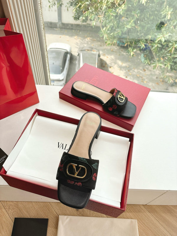 VT 25 Cherryfic Leather Trimmed Slides Black Sheepskin 286496