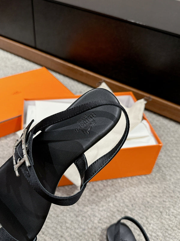 SANDALO CON FIBBIA IN PELLE DI VITELLO NERA