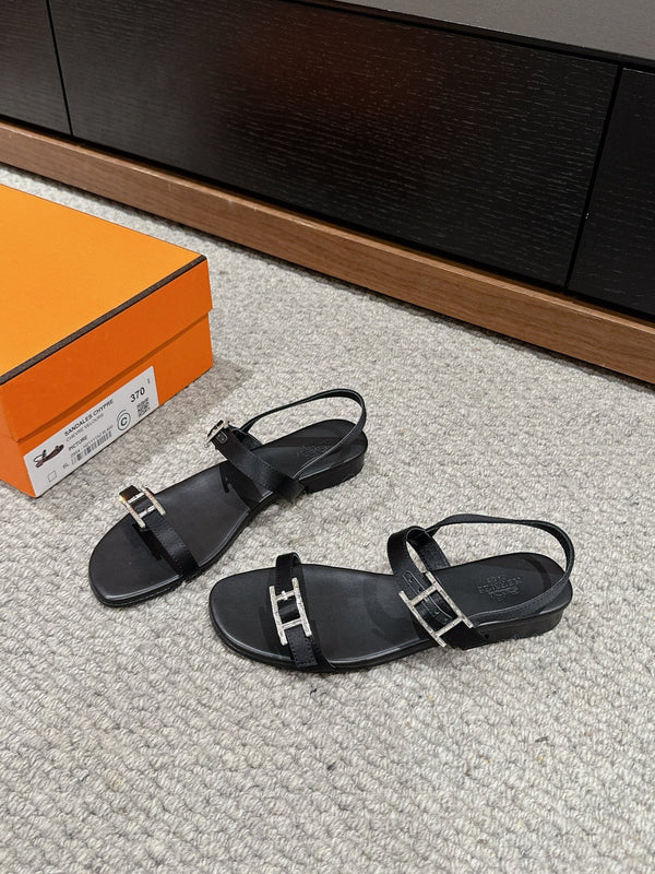 SANDALO CON FIBBIA IN PELLE DI VITELLO NERA