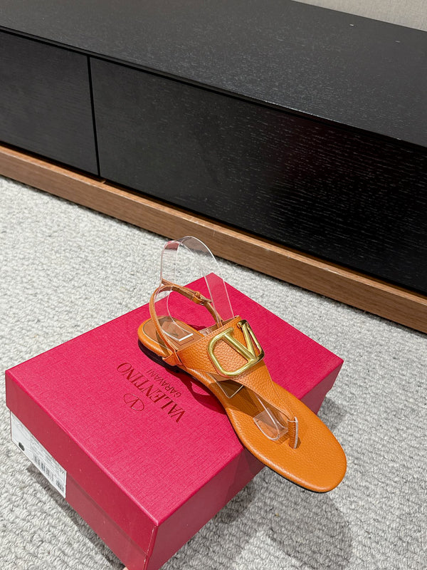 SANDALO INFRADITO IN PELLE DI VITELLO ARANCIONE ZENZERO CON LOGO ORO