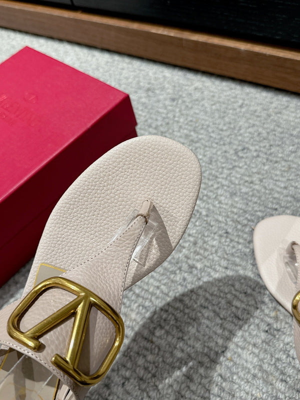 SANDALO INFRADITO IN VITELLO BEIGE CON LOGO ORO