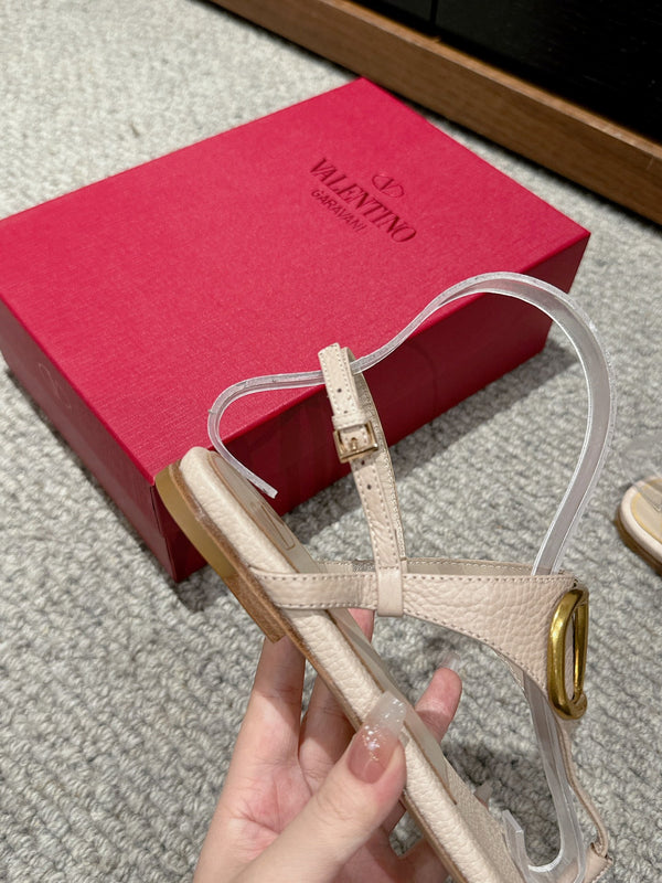 SANDALO INFRADITO IN VITELLO BEIGE CON LOGO ORO