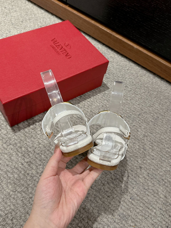 SANDALO INFRADITO IN VITELLO BIANCO CON LOGO ORO