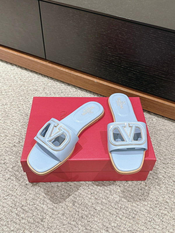 SANDALO CIABATTA IN PELLE DI VITELLO AZZURRO CON TAGLIO VLOGO