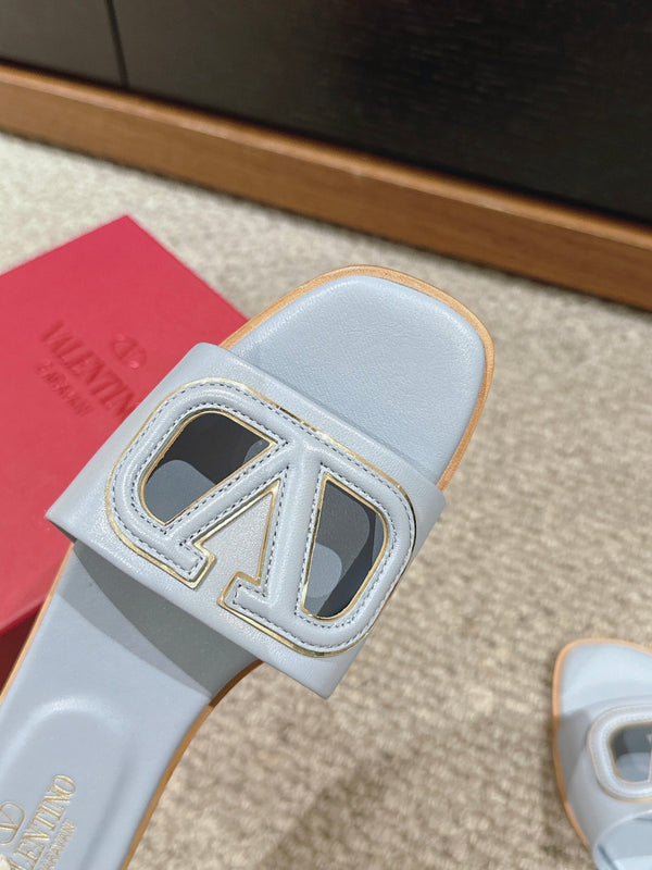 SANDALO CIABATTA IN PELLE DI VITELLO AZZURRO CON TAGLIO VLOGO