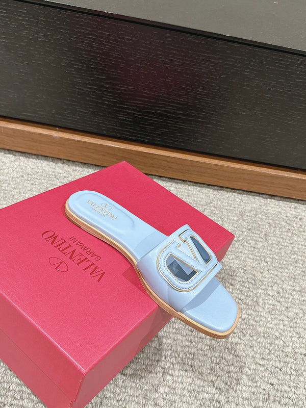 SANDALO CIABATTA IN PELLE DI VITELLO AZZURRO CON TAGLIO VLOGO