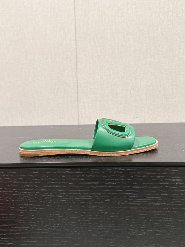 SANDALO SLIDE IN PELLE DI VITELLO VERDE SMERALDO CON CUT-OUT VLOGO