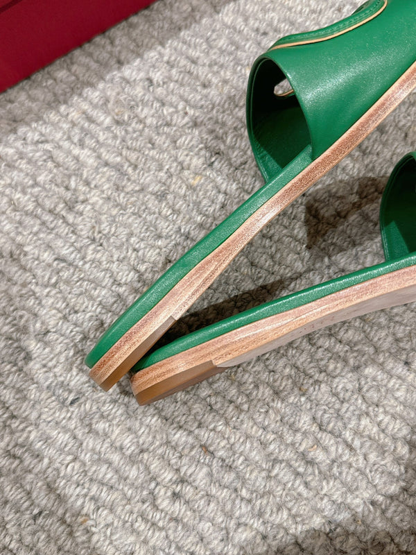 SANDALO SLIDE IN PELLE DI VITELLO VERDE SMERALDO CON CUT-OUT VLOGO