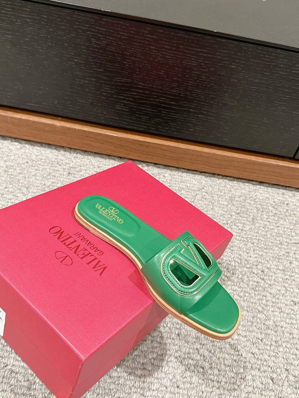 SANDALO SLIDE IN PELLE DI VITELLO VERDE SMERALDO CON CUT-OUT VLOGO