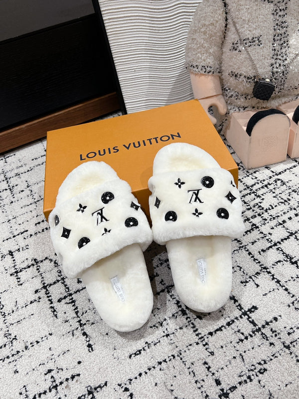 SLIPPER IN WHITE WOOL