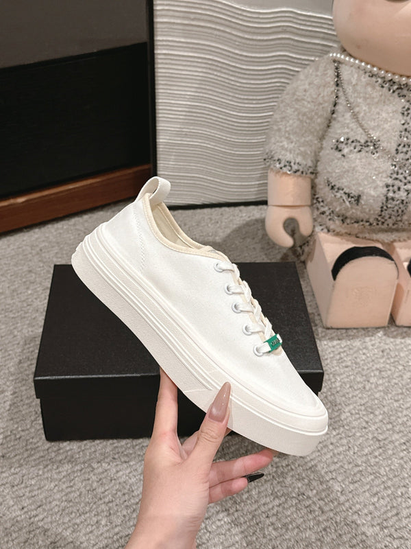 LACE-UP SNEAKERS IN WHITE CANVAS