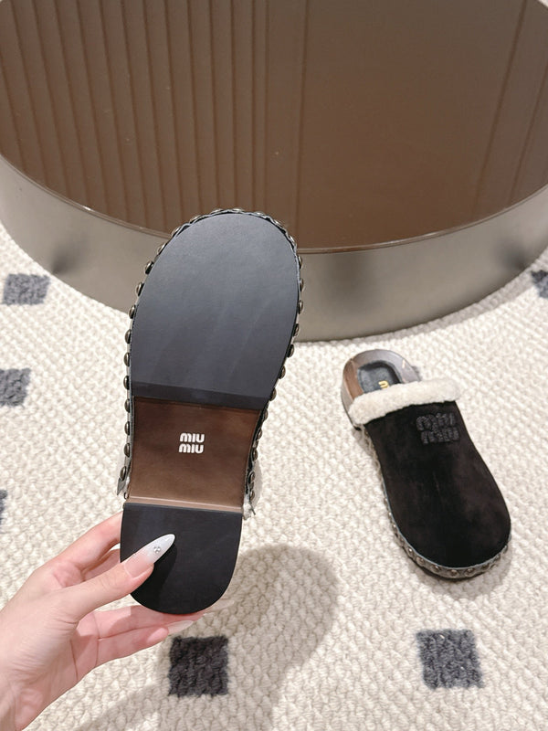 Miumiu 25 Pantoufles garnies de shearling en daim noir et laine 547578