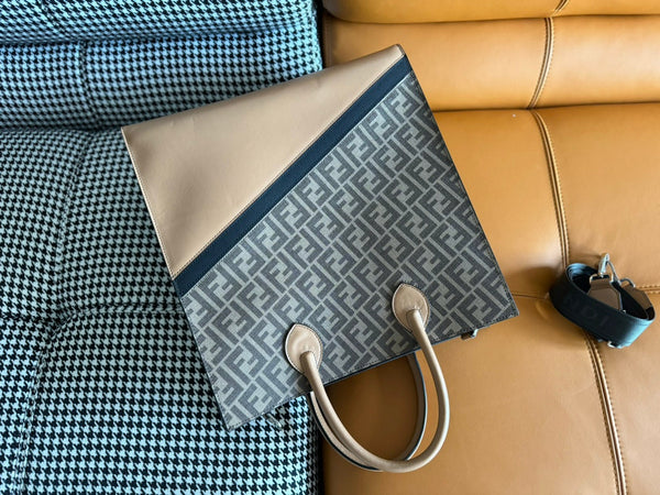 BORSA FENDI 38 FF MONOGRAM FF CAMMELLO IN PELLE DI VITELLO MARRONE CON TRACOLLA