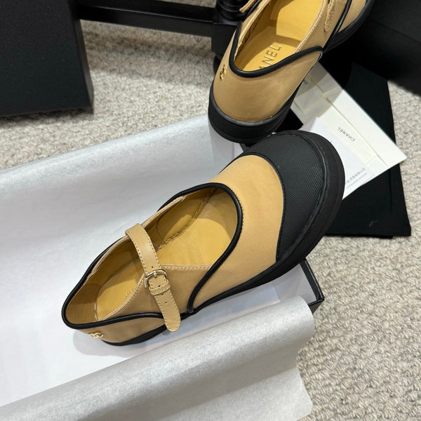 CC 26s Coco Beach Mary Janes Beige Black Fibers Rubber 767081