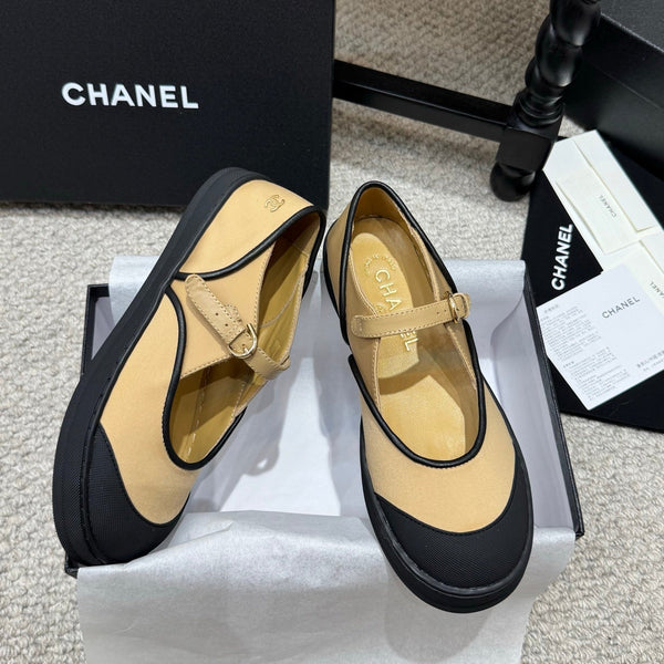CC 26s Coco Beach Mary Janes Beige Black Fibers Rubber 767081
